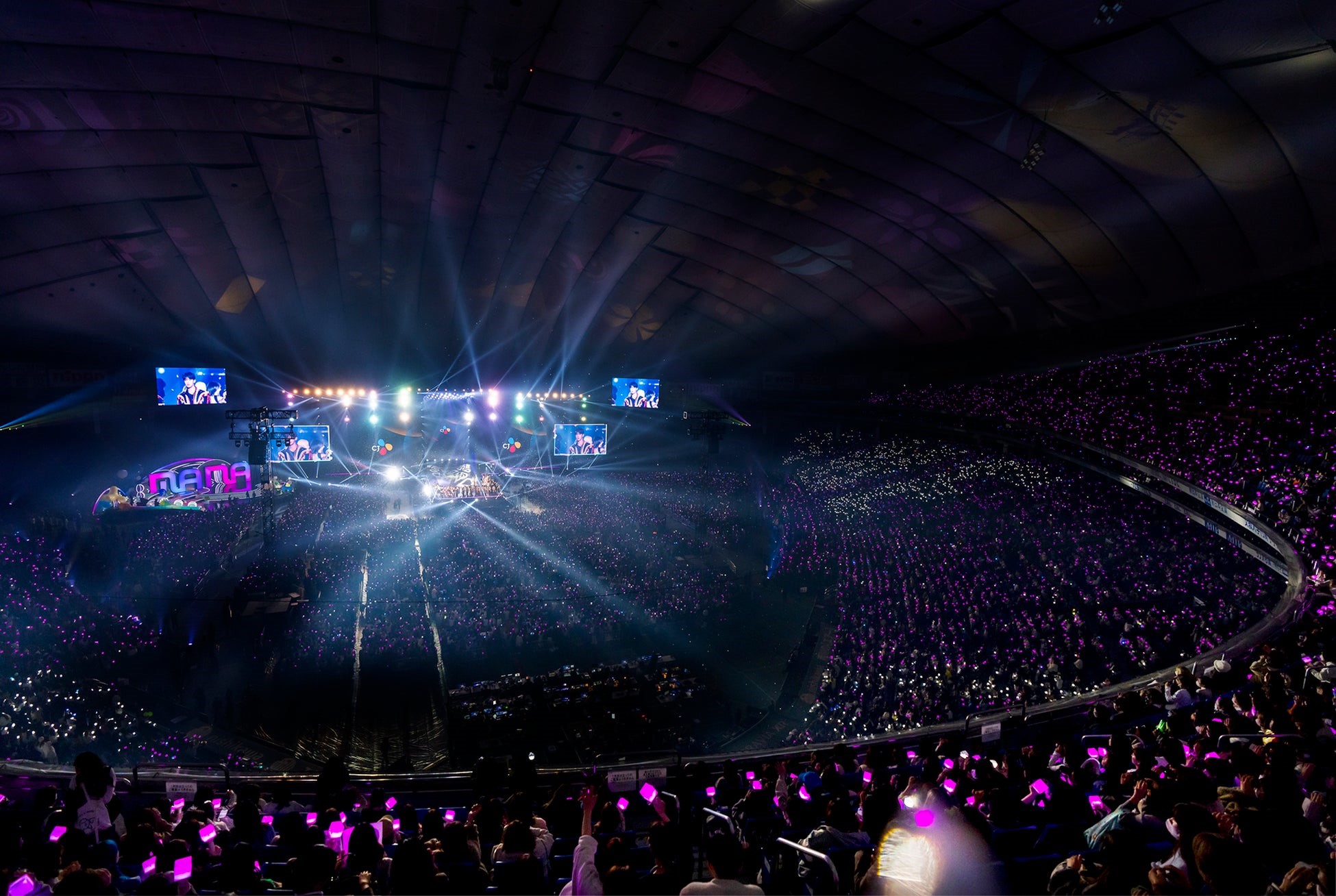 『2023 MAMA AWARDS』東京ドームの光で埋め尽くされた観客8万人&グローバル200余りの地域のK-POP観客が一つになる
