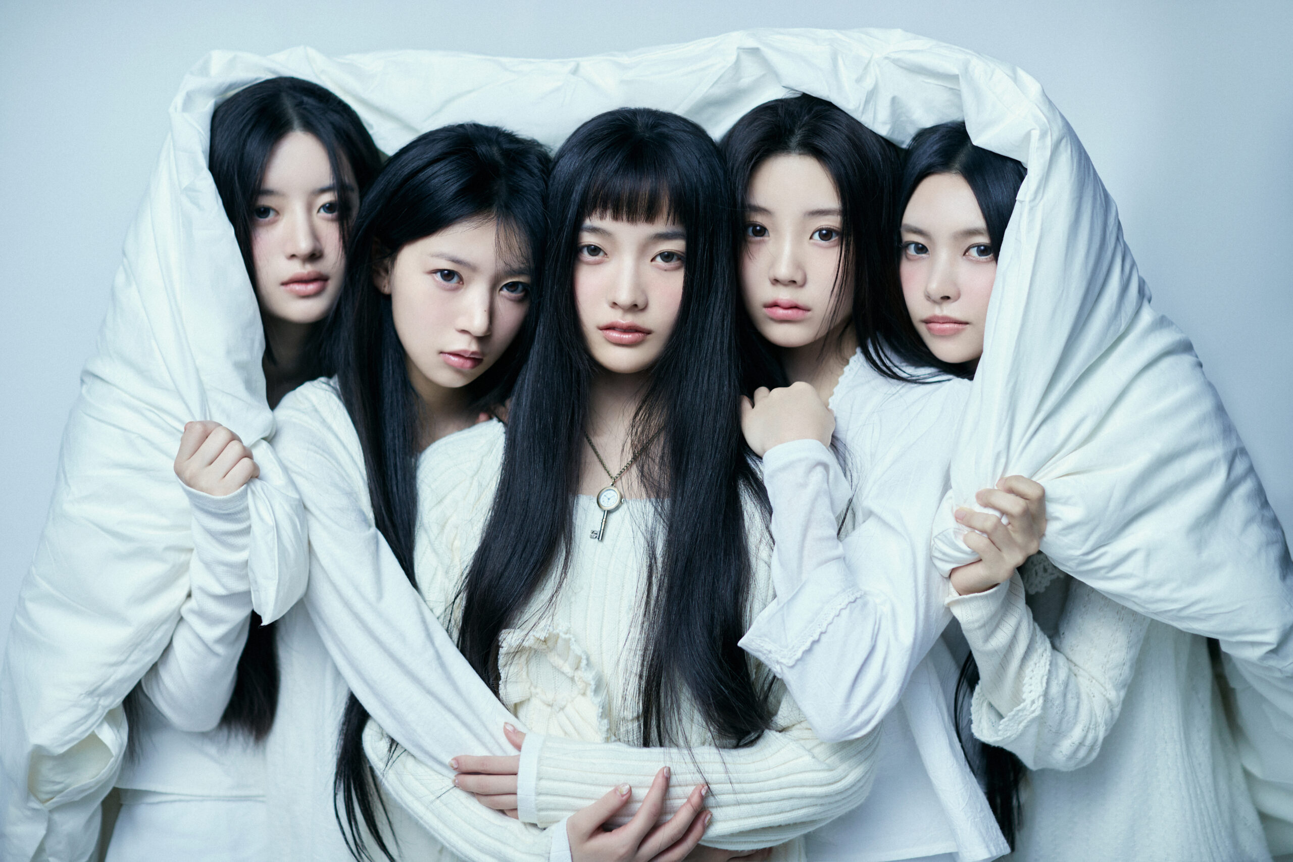 ”HYBEの末娘”ILLIT、日本最大級のファッション＆音楽イベント「Rakuten GirlsAward 2024 SPRING/SUMMER」に出演決定！